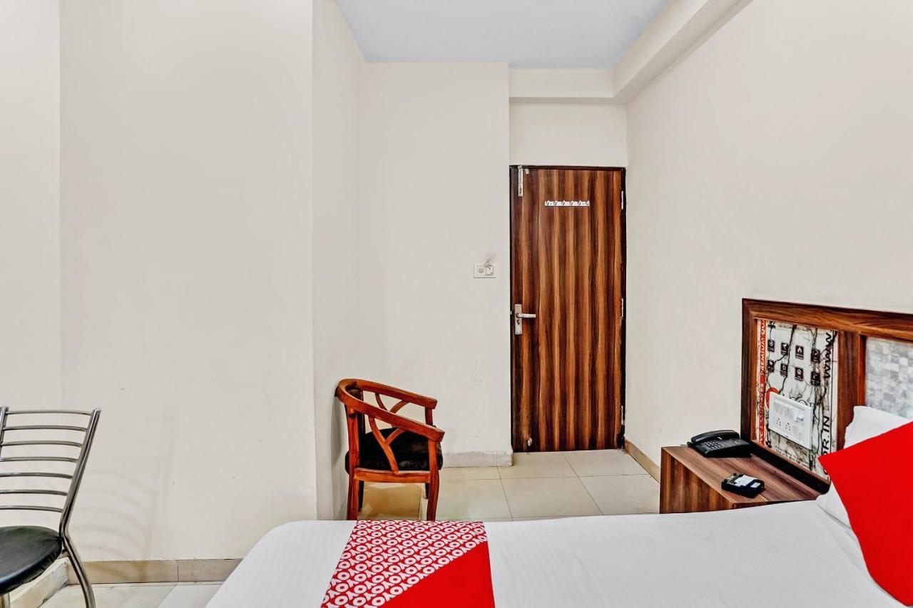Oyo 88326 Hotel Cloud 9 Нью-Дели Экстерьер фото